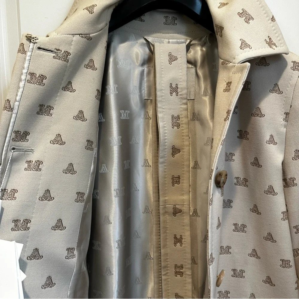 SOLD! MAX MARA FULL LOGO TRENCH COAT SIZE: US6 IT40 NEW WITH TAG FALL/WINTER - Picture 10 of 16